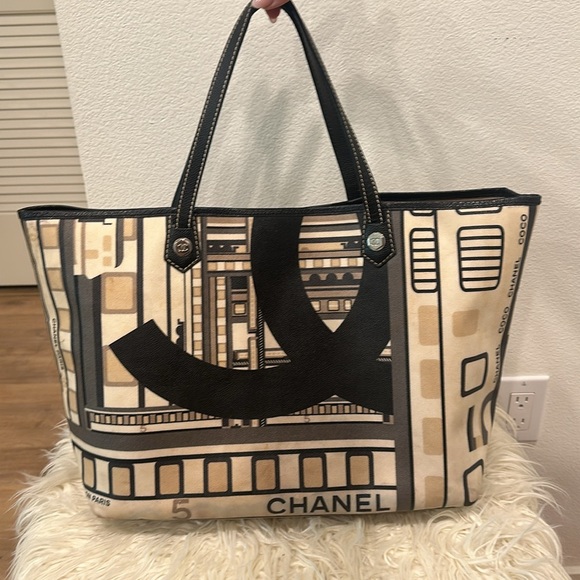 Chanel Printed Leather Tote - Picture 3 of 11